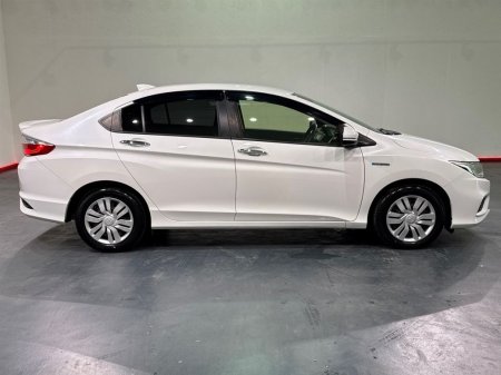2019 Honda Grace - photo 2