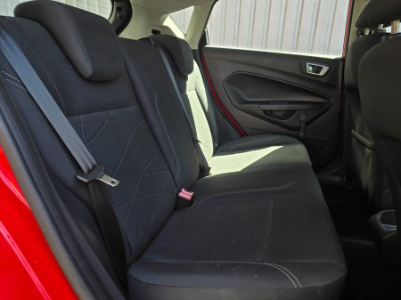 2015 Ford Fiesta - photo 17