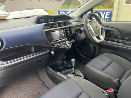 2015 Toyota Aqua - photo 15
