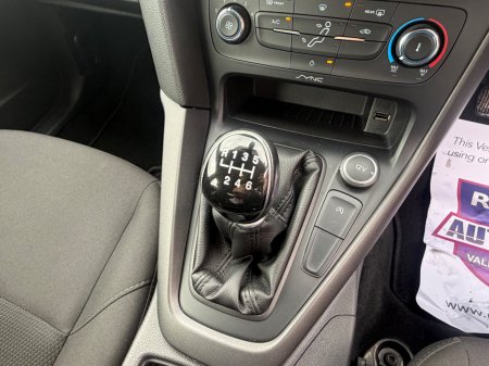 2015 Ford Focus - photo 23