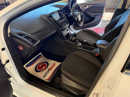2015 Ford Focus - photo 17