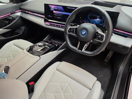 2025 BMW i5 - photo 9