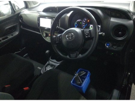 2017 Toyota Vitz - photo 5