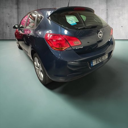 2011 Opel Astra - photo 16