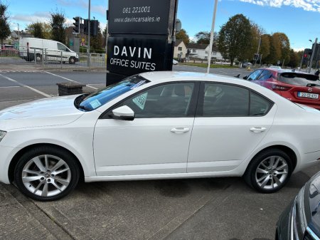 2020 Skoda Octavia - photo 2