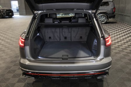 2025 Volkswagen Touareg - photo 13