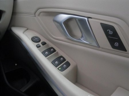 2025 BMW 3-Series - photo 20