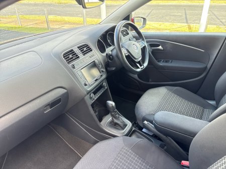 2015 Volkswagen Polo - photo 2