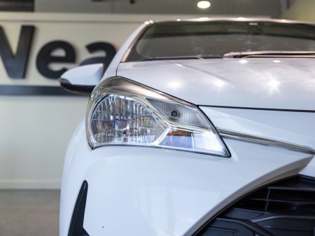 2017 Toyota Vitz - photo 8