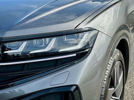 2025 Volkswagen Touareg - photo 8