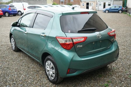 2017 Toyota Vitz - photo 4