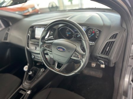 2016 Ford Focus - photo 14
