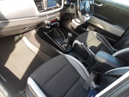 2017 Kia Stonic - photo 25