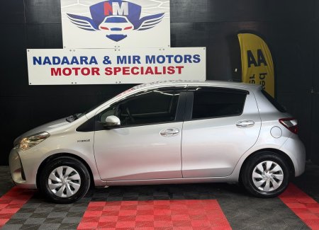 2017 Toyota Vitz - photo 5