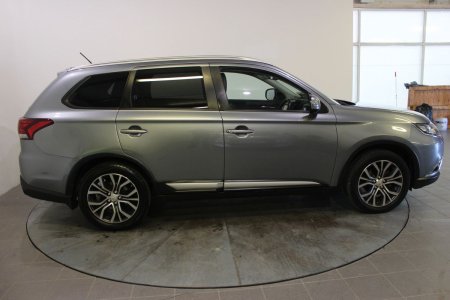 2016 Mitsubishi Outlander - photo 2