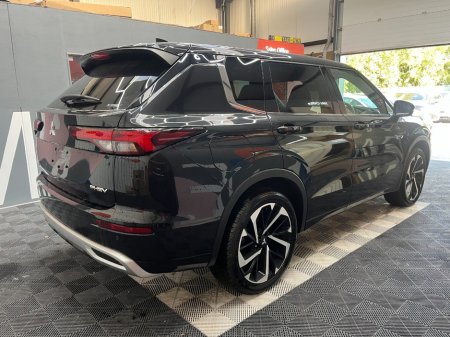 2024 Mitsubishi Outlander - photo 3