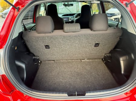 2014 Toyota Vitz - photo 15