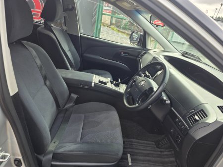 2015 Toyota Estima - photo 6