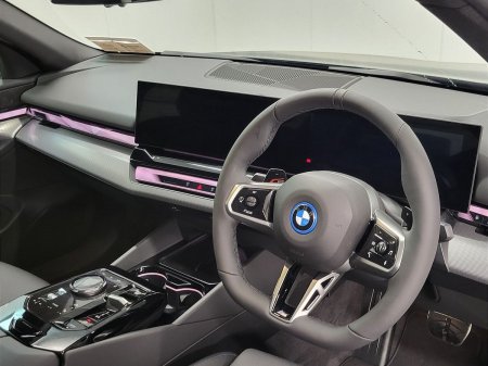 2026 BMW 5-Series - photo 6