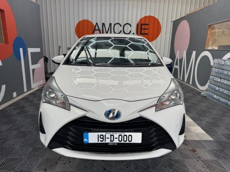 2019 Toyota Vitz - photo 2