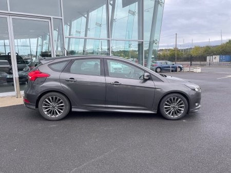 2017 Ford Focus - photo 2