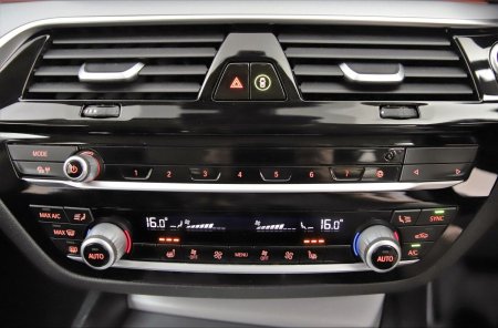2022 BMW 5-Series - photo 23