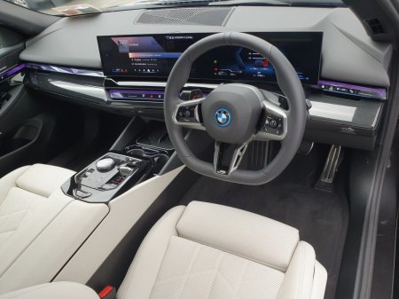 2026 BMW 5-Series - photo 6