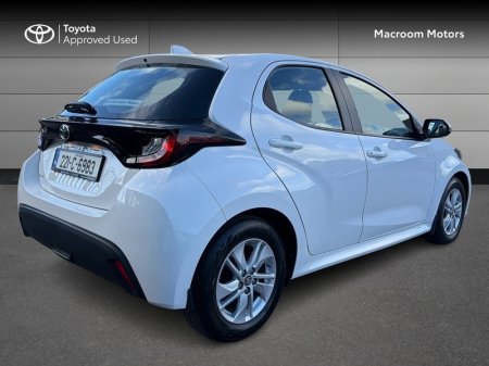 2022 Toyota Yaris - photo 2