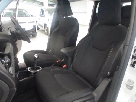 2023 Jeep Renegade - photo 13