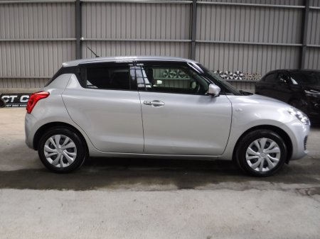 2023 Suzuki Swift - photo 2