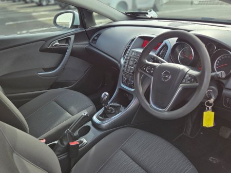 2012 Opel Astra - photo 11