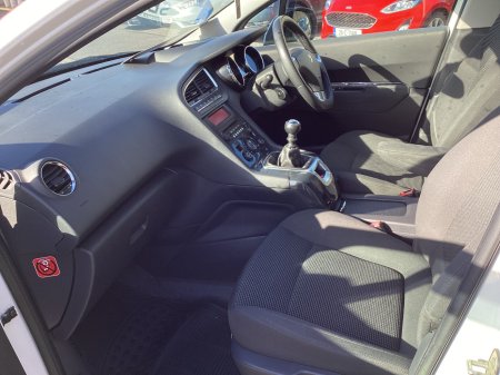 2014 Peugeot 5008 - photo 17