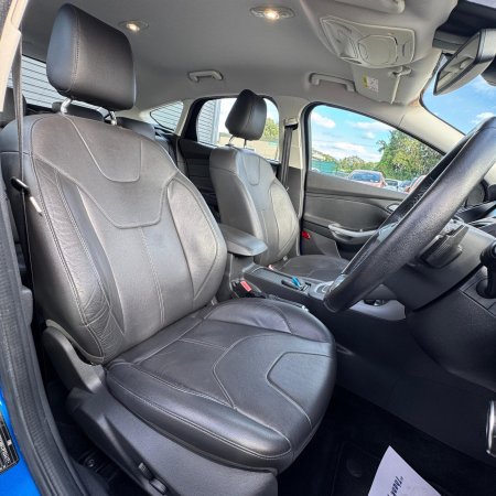 2015 Ford Focus - photo 17