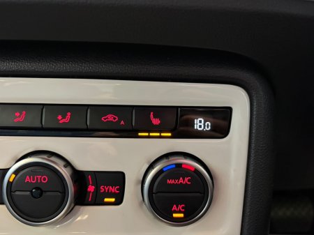 2013 Volkswagen Beetle - photo 30
