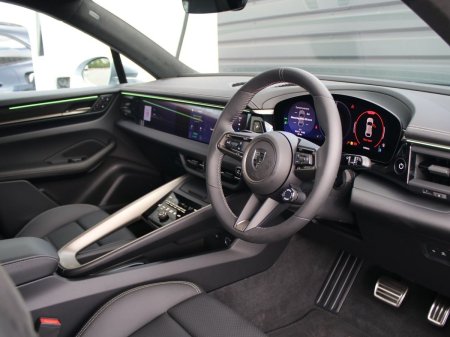 2026 Porsche Macan - photo 8