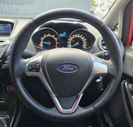 2016 Ford Fiesta - photo 17