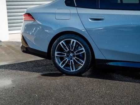 2025 BMW i5 - photo 2