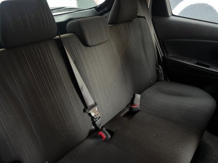 2018 Toyota Vitz - photo 9