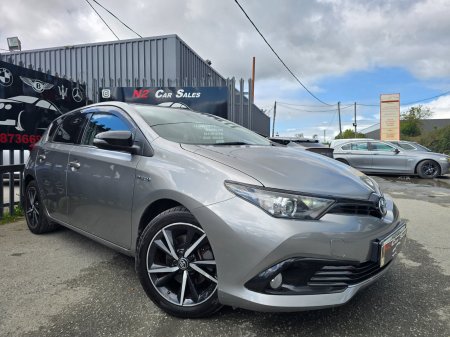 2018 Toyota Auris Hybrid Luna Sport