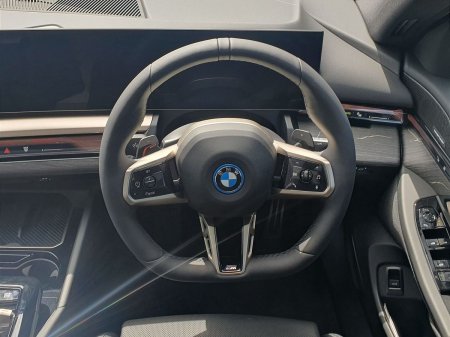 2026 BMW 5-Series - photo 4