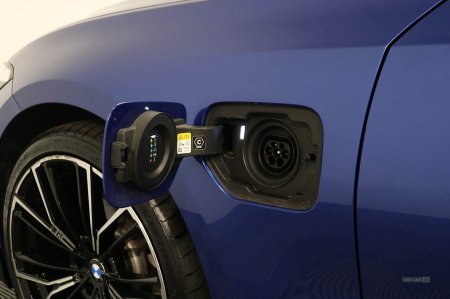 2023 BMW 3-Series - photo 13