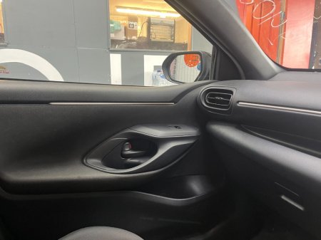 2020 Toyota Yaris - photo 13