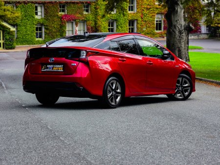 2019 Toyota Prius - photo 2