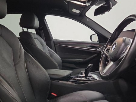 2023 BMW 5-Series - photo 12