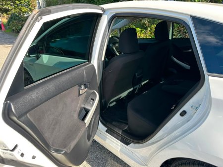 2015 Toyota Prius - photo 16