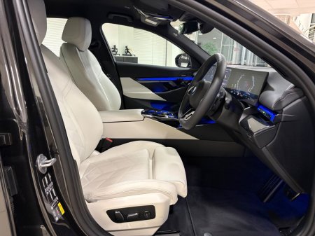 2026 BMW 5-Series - photo 25