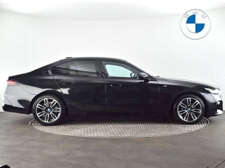 2025 BMW 5-Series - photo 22