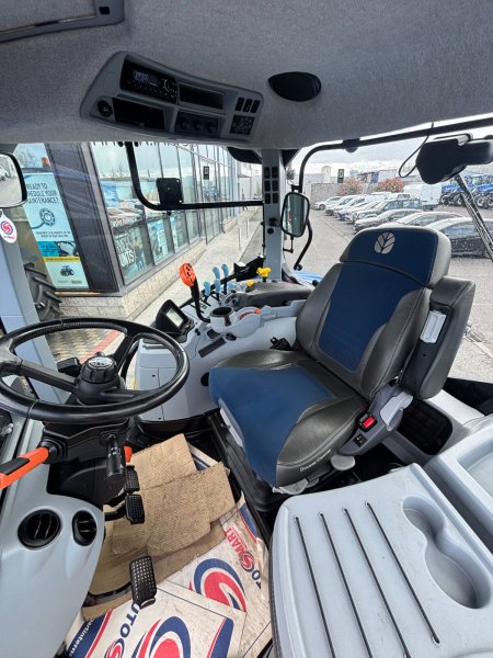 0 New Holland T7.210 - photo 5