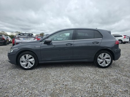 2024 Volkswagen Golf - photo 2