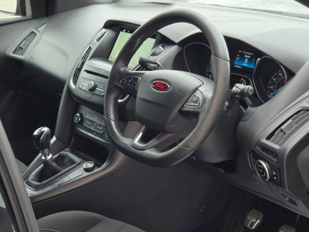 2017 Ford Focus - photo 28
